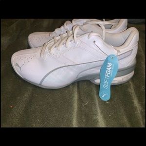 Womens tennis shoes